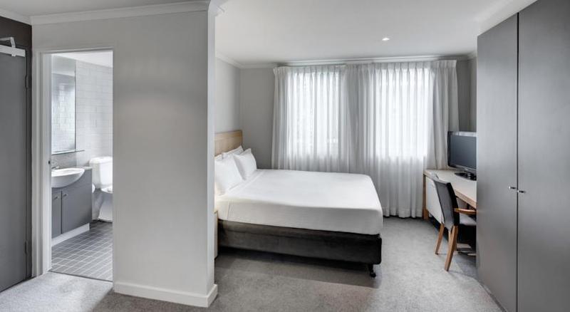 Adina Apartment Hotel Chippendale Сидни Стая снимка